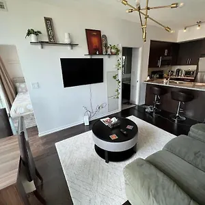 2-bdrm And 1 Den 3 Bed With 2 Bath - Walking Distance To Scotiabank Arena, Cn Tower, Union Station, Ripleys With Free Parking , Toronto Canada