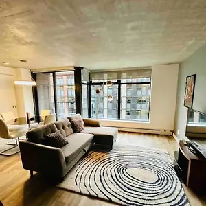 Downtown Luxe , Vancouver Canada