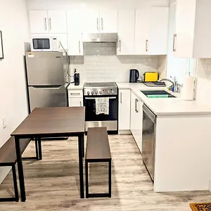 2 Bedrooms Free Parking Location , Vancouver Canada
